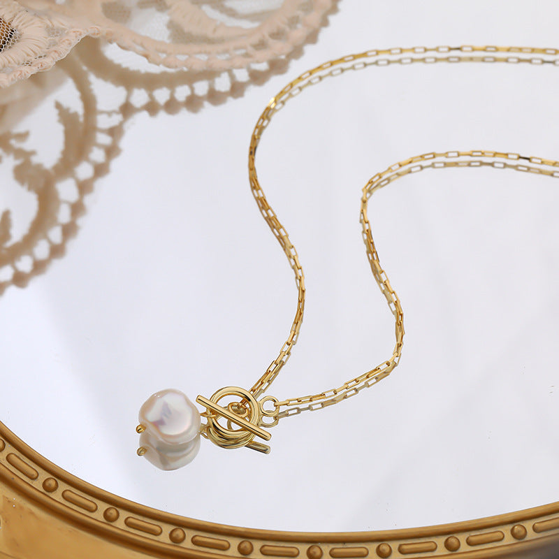 Elegant Pearl Pendant Necklace